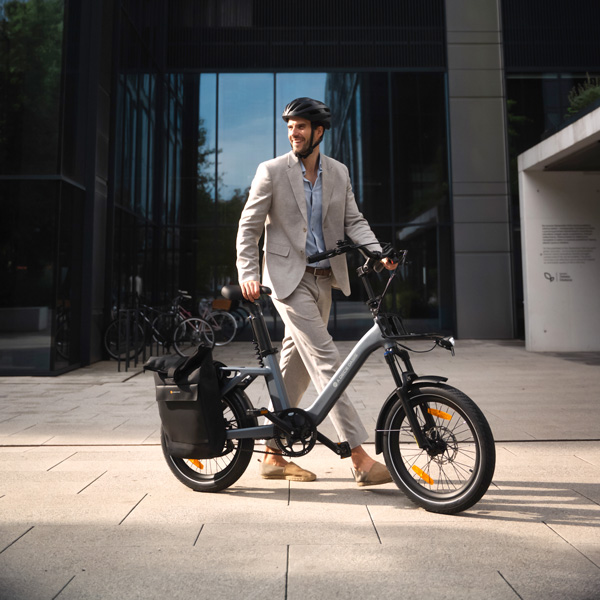 al trabajo en bicicleta eléctrica- ADO ONE Madrid -URBAN ZERO